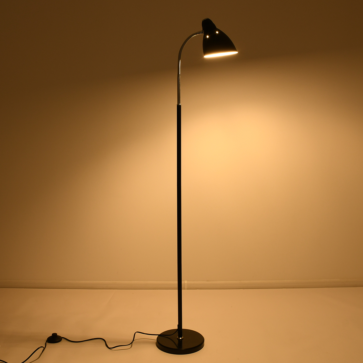 GLOBOSTAR® VERSA 00830 Μοντέρνο Επιδαπέδιο Φωτιστικό με Ντουί 1 x E27 AC 220-240V IP20 - Μαύρο & Χρώμιο - Μ14.5 x Π14.5 x Υ155cm 4 GLOBOSTAR® VERSA 00830 Μοντέρνο Επιδαπέδιο Φωτιστικό με Ντουί 1 x E27 AC 220-240V IP20 - Μαύρο & Χρώμιο - Μ14.5 x Π14.5 x Υ155cm - Image 2