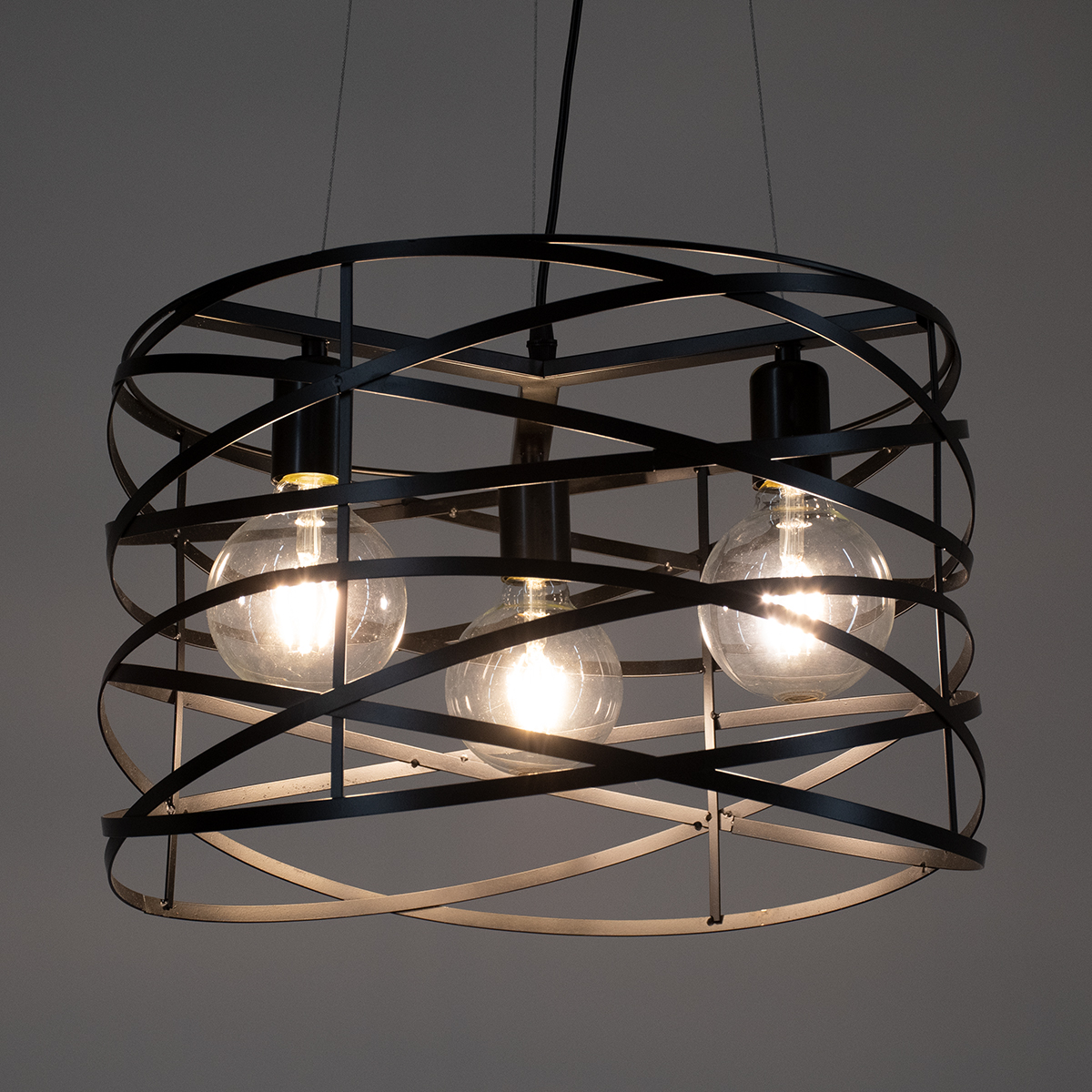 GLOBOSTAR® TOKEN 00855 Μοντέρνο Κρεμαστό Φωτιστικό Οροφής με Ντουί 3 x E27 AC 220-240V IP20 - Μαύρο - Μ43 x Π43 x Υ29cm 4 GLOBOSTAR® TOKEN 00855 Μοντέρνο Κρεμαστό Φωτιστικό Οροφής με Ντουί 3 x E27 AC 220-240V IP20 - Μαύρο - Μ43 x Π43 x Υ29cm - Image 2