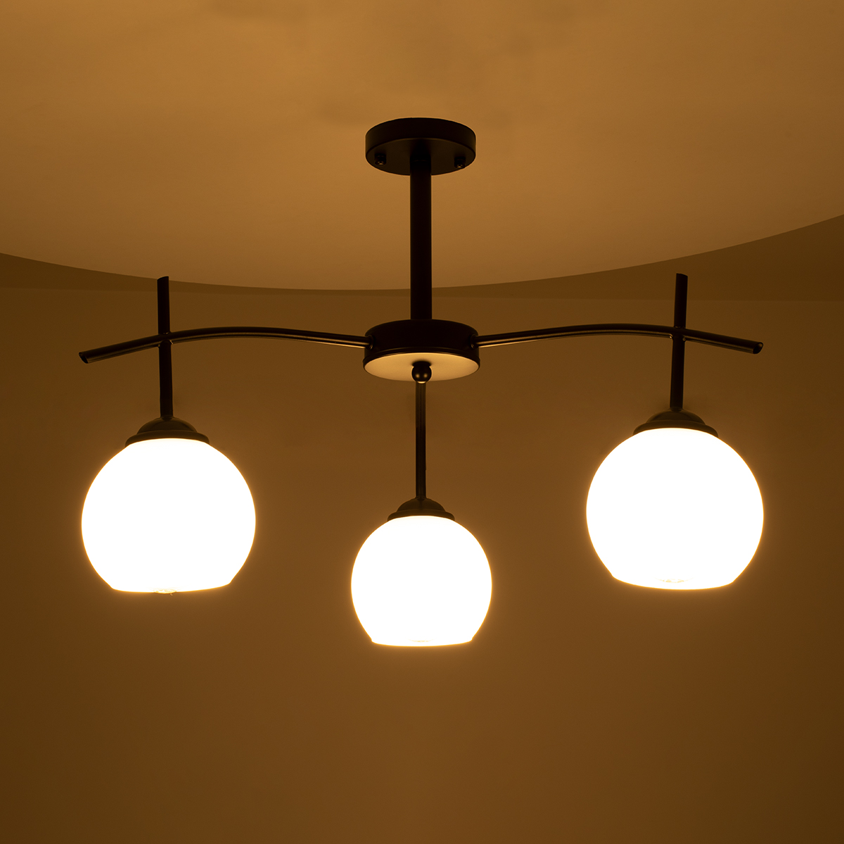 GloboStar® LUNA 01087 Μοντέρνο Φωτιστικό Οροφής Μπάλα Τριφωτο 3 x E27 IP20 Μαύρο Μέταλλο με Λευκό Γυαλί - Μ45 x Π45 x Υ40cm 4 GloboStar® LUNA 01087 Μοντέρνο Φωτιστικό Οροφής Μπάλα Τριφωτο 3 x E27 IP20 Μαύρο Μέταλλο με Λευκό Γυαλί - Μ45 x Π45 x Υ40cm - Image 2