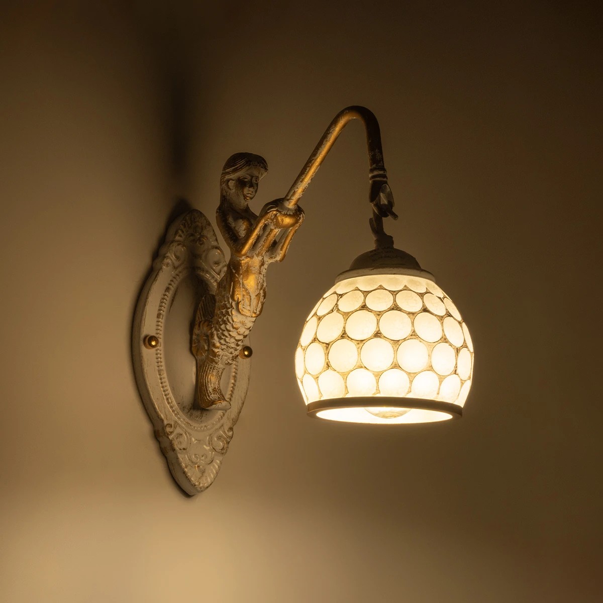 GLOBOSTAR® MERMAID 01317 Vintage Φωτιστικό Τοίχου - Απλίκα με Ντουί 1 x E27 AC 220-240V IP20 - Χρυσό & Λευκό - Μ12.5 x Π28 x Υ27cm 4 GLOBOSTAR® MERMAID 01317 Vintage Φωτιστικό Τοίχου - Απλίκα με Ντουί 1 x E27 AC 220-240V IP20 - Χρυσό & Λευκό - Μ12.5 x Π28 x Υ27cm - Image 2