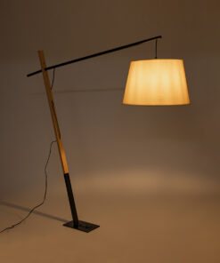 Alternative view of GloboStar® KELSIE 02030 Μοντέρνο Επιδαπέδιο Φωτιστικό Μονόφωτο 1 x E27 IP20 Μαύρο Μέταλλο, Μπεζ Ύφασμα με Μπεζ Ξύλο - Μ40 x Π125 x Υ140cm