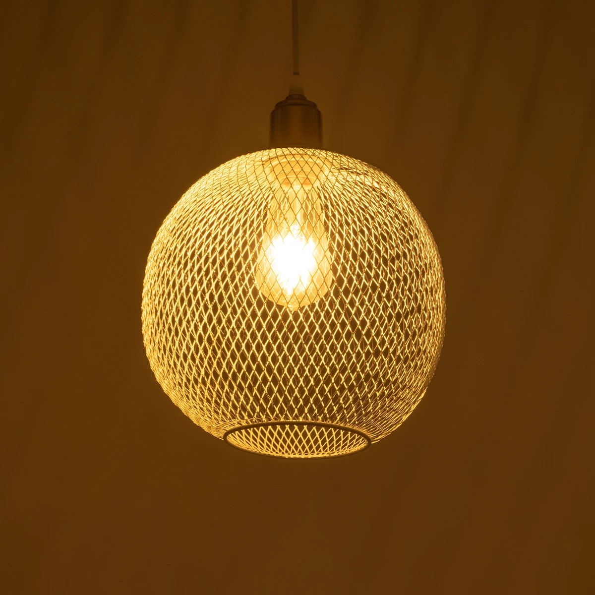 GLOBOSTAR® WIRE 203-0005 Μοντέρνο Κρεμαστό Φωτιστικό Οροφής με Ντουί 1 x E27 AC 220-240V IP20 - Λευκό & Χρυσό - Μ25 x Π25 x Υ30cm 3 GLOBOSTAR® WIRE 203-0005 Μοντέρνο Κρεμαστό Φωτιστικό Οροφής με Ντουί 1 x E27 AC 220-240V IP20 - Λευκό & Χρυσό - Μ25 x Π25 x Υ30cm - Image 2