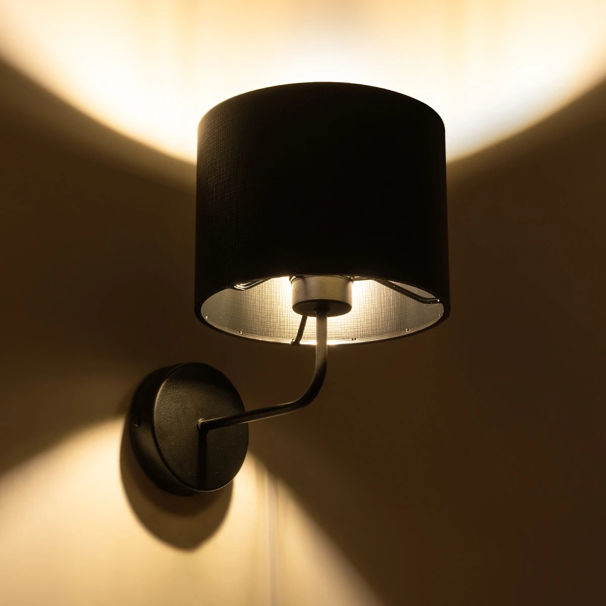 GloboStar® RALPH 203-0038 Vintage Επιτοίχιο Φωτιστικό Απλίκα Μονόφωτο 1 x E27 IP20 Μαύρο Μέταλλο με Μαύρο Ύφασμα - Μ22 x Π29 x Υ30cm 3 GloboStar® RALPH 203-0038 Vintage Επιτοίχιο Φωτιστικό Απλίκα Μονόφωτο 1 x E27 IP20 Μαύρο Μέταλλο με Μαύρο Ύφασμα - Μ22 x Π29 x Υ30cm - Image 2