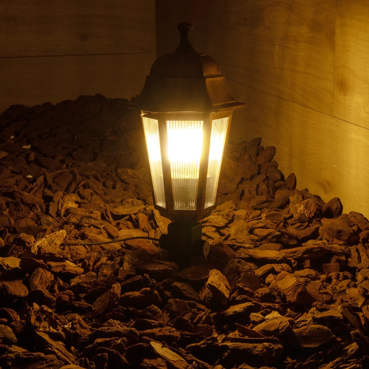 GloboStar® VITRO 203-0198 Vintage Καρφωτό Φωτιστικό Φαναράκι Μονόφωτο 1 x E27 IP44 Χάλκινο & Διάφανο Πλαστικό - Μ17 x Π17 x Υ55cm 3 GloboStar® VITRO 203-0198 Vintage Καρφωτό Φωτιστικό Φαναράκι Μονόφωτο 1 x E27 IP44 Χάλκινο & Διάφανο Πλαστικό - Μ17 x Π17 x Υ55cm - Image 2