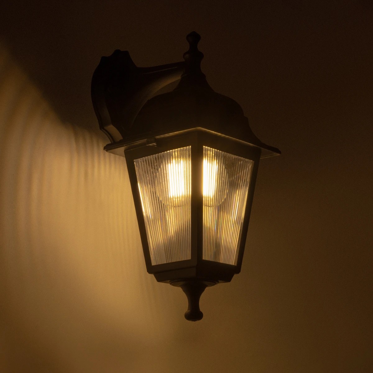 GloboStar® SOLME 203-0211 Vintage Επιτοίχιο Φωτιστικό Φαναράκι Μονόφωτο 1 x E27 IP44 Μαύρο Πλαστικό - Μ15 x Π20 x Υ35cm 3 GloboStar® SOLME 203-0211 Vintage Επιτοίχιο Φωτιστικό Φαναράκι Μονόφωτο 1 x E27 IP44 Μαύρο Πλαστικό - Μ15 x Π20 x Υ35cm - Image 2