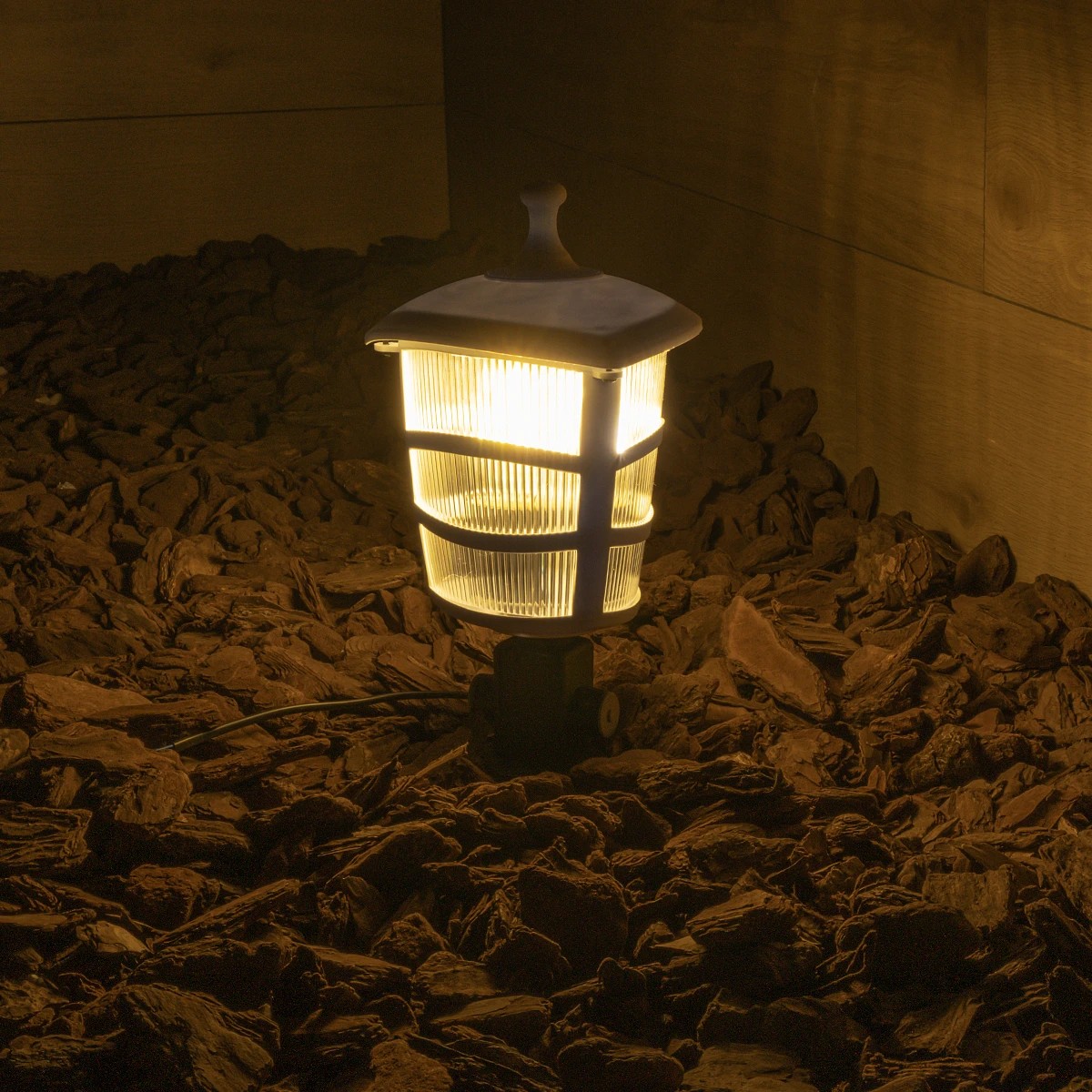 GloboStar® ZARDIN 203-0241 Vintage Καρφωτό Φωτιστικό Φαναράκι Μονόφωτο 1 x E27 IP44 Λευκό & Διάφανο Πλαστικό - Μ17 x Π17 x Υ49cm 3 GloboStar® ZARDIN 203-0241 Vintage Καρφωτό Φωτιστικό Φαναράκι Μονόφωτο 1 x E27 IP44 Λευκό & Διάφανο Πλαστικό - Μ17 x Π17 x Υ49cm - Image 2