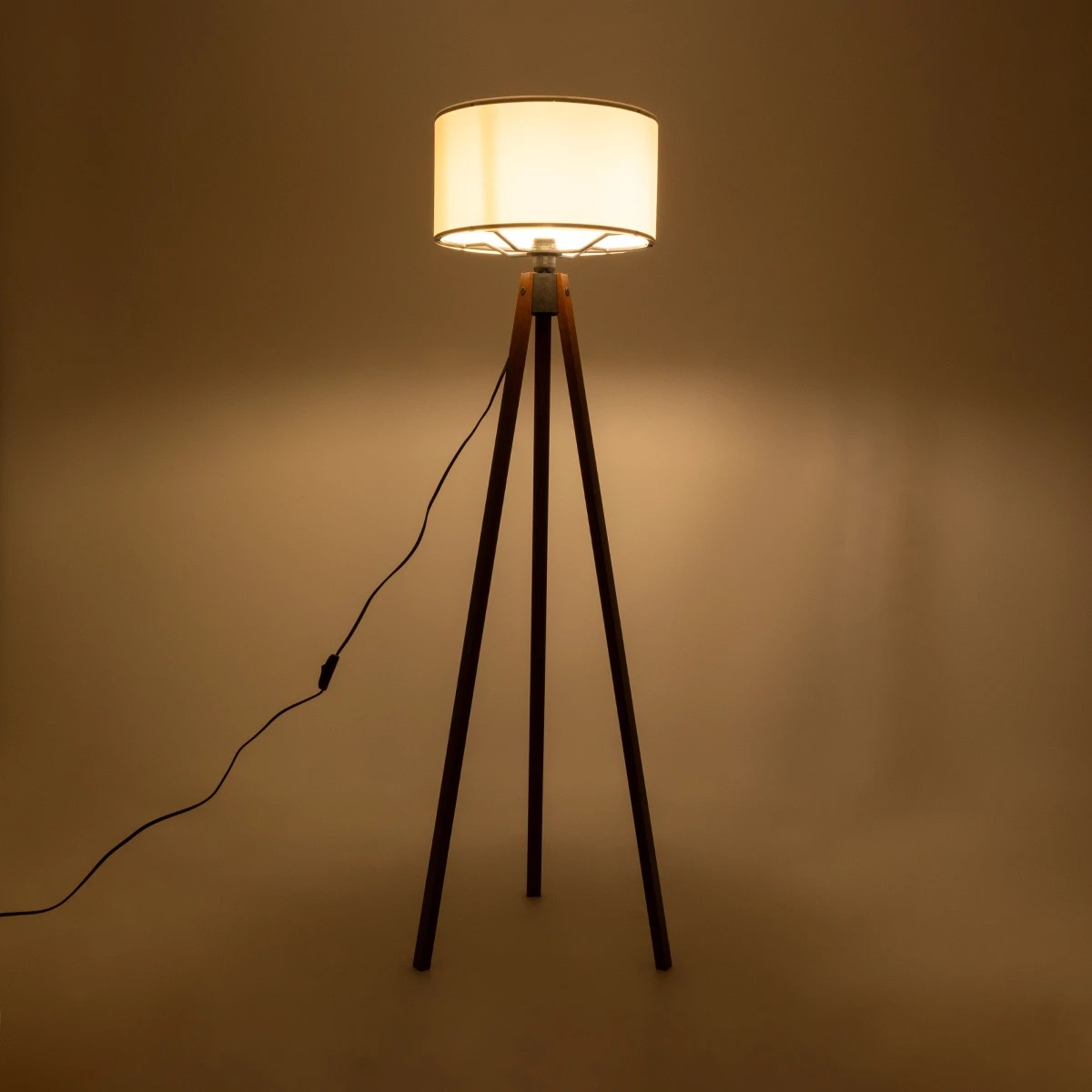 GloboStar® SAGA 204-0032 Μοντέρνο Eπιδαπέδιο Φωτιστικό Μονόφωτο 1 x E27 IP20 Καφέ Ξύλο με Λευκό Ύφασμα - Μ38 x Π38 x Υ140cm 2 GloboStar® GloboStar® SAGA 204-0032 Μοντέρνο Eπιδαπέδιο Φωτιστικό Μονόφωτο 1 x E27 IP20 Καφέ Ξύλο με Λευκό Ύφασμα - Μ38 x Π38 x Υ140cm