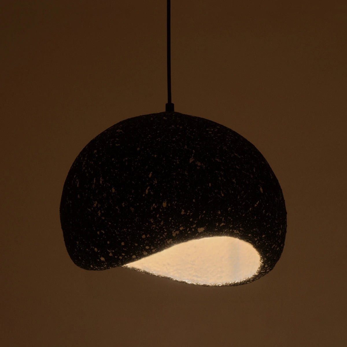 GloboStar® STONE 204-0194 Μοντέρνο Κρεμαστό Φωτιστικό Καμπάνα Μονόφωτο 1 x E27 IP20 Μαύρο Με Λευκό Πολυστερίνη με Ρητίνη - Μ35 x Π31 x Υ26cm 3 GloboStar® STONE 204-0194 Μοντέρνο Κρεμαστό Φωτιστικό Καμπάνα Μονόφωτο 1 x E27 IP20 Μαύρο Με Λευκό Πολυστερίνη με Ρητίνη - Μ35 x Π31 x Υ26cm - Image 2