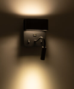 GloboStar® IBIS 61367 Μοντέρνο Φωτιστικό Τοίχου - Απλίκα Ξενοδοχείου Bed Side LED 10W 1100lm 36° & 360° AC 220-240V - Reading Light & Up/Down Light - Φορτιστής USB 3A - Μ10 x Π6.1 x Υ18cm - Φυσικό Λευκό 4500K - Μαύρο 24 61367 10