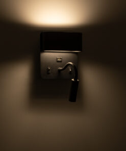 GloboStar® IBIS 61367 Μοντέρνο Φωτιστικό Τοίχου - Απλίκα Ξενοδοχείου Bed Side LED 10W 1100lm 36° & 360° AC 220-240V - Reading Light & Up/Down Light - Φορτιστής USB 3A - Μ10 x Π6.1 x Υ18cm - Φυσικό Λευκό 4500K - Μαύρο 25 61367 11