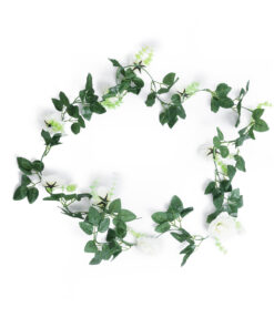 GloboStar® GloboStar® 78131 Τεχνητό Κρεμαστό Φυτό Διακοσμητική Γιρλάντα Λουλουδιών με 10 Λευκά Τριαντάφυλλα & Πράσινο Φύλλωμα Μ12 x Π12 x Υ220cm