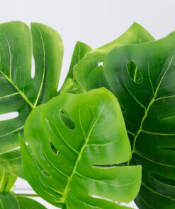 GloboStar® GloboStar® MONSTERA MEDIUM 78261 Τεχνητό Φυτό Μονστέρα Μεσ. - Μπουκέτο Διακοσμητικών Φυτών - Κλαδιών με Φύλλωμα Πράσινο Υ33cm