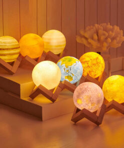 GloboStar® MOON 79609 Επιτραπέζιο Φωτιστικό Πορτατίφ LED 2W 120lm 360° DC 5V IP20 CCT Θερμό Λευκό 2700K - Φυσικό Λευκό 4500K - Ψυχρό Λευκό 6000K Dimmable Πολύχρωμο Πλαστικό με Μπεζ Ξύλο - Μ8 x Π8 x Υ11cm - ΣΕΤ 8 Τεμαχίων - 2 Xρόνια Εγγύηση 16 79609 8