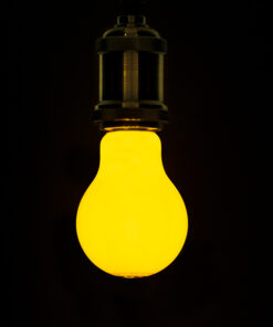 GloboStar® GloboStar® 99241 Λάμπα E27 A60 Γλόμπος LED Mosquito Repellent FILAMENT 8W 700 lm 320° AC 85-265V με Κίτρινο Γυαλί Αντικουνουπική